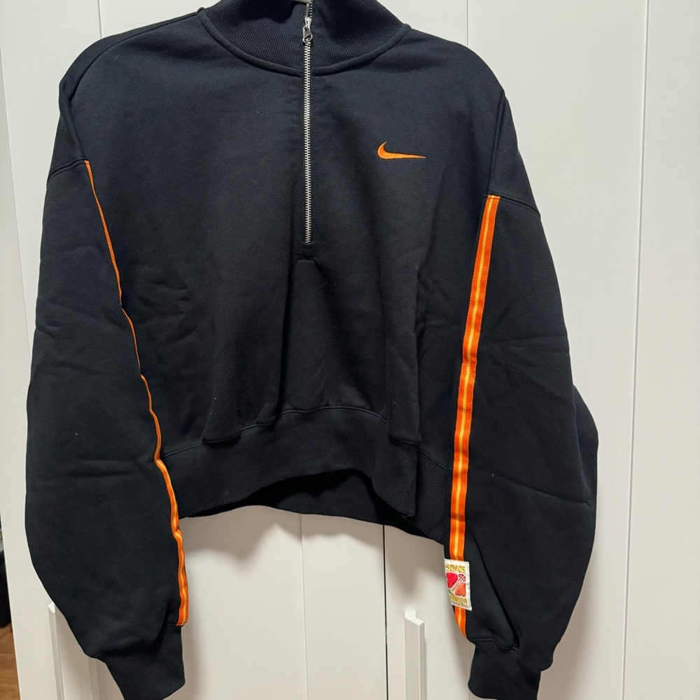 NIKE embroidered cropped sweatshirt!